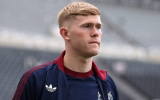 Điều gì khiến Lewis Hall quay lưng với Man Utd?