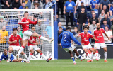 Người cũ Arsenal lập siêu phẩm, MU đánh rơi chiến thắng trước Everton