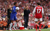 Thua Arsenal, Xabi Alonso thừa nhận sai lầm với Moises Caicedo