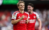 Nhạc trưởng Odegaard hồi sinh giúp Arsenal giữ chắc ngai vàng