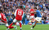Bức tường thép của Arsenal vỡ vụn tại Amex