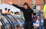 Antonio Conte dẫn đầu cuộc đua ngồi ghế nóng MU