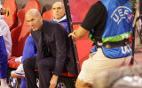 Zidane sút bóng ăn mừng phấn khích sau bàn thắng của Olise