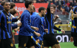 Inter tái chiếm đỉnh bảng Serie A; Milan thua sốc Bologna