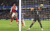 Derby London bùng nổ: Chelsea đứng vững, Pháo thủ hụt hơi