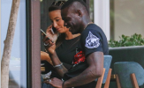 Vừa lập cú đúp, Balotelli cặp kè ngay cùng gái lạ