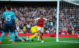 Thắng Swansea, Arsenal lập một kỉ lục mới