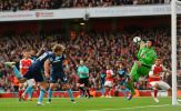 Hàng công im tiếng, Arsenal nhờ Petr Cech mới thoát thua