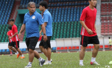 Tân binh V-League hào hứng trên sân tập cùng HLV từng làm việc ở Ligue 1