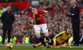 Phil Jones hạ quyết tâm không rời M.U