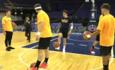 Hector Bellerin trổ tài bóng rổ ở NBA