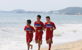 U20 Việt Nam đổ mồ hôi trên bãi biển Nha Trang