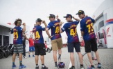 Mặc áo Barcelona, sao MotoGP 'quậy nát' đường phố Hà Lan