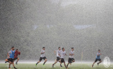 Sao AC Milan đội mưa luyện tập, sếp lớn hài lòng