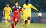 Thanh Thắng và Van Bakel “đá bay” ngôi đầu của FLC Thanh Hóa