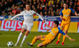 NHM sốc khi Ronaldo chịu kiến tạo để Benzema ghi bàn