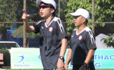 Công Vinh đeo kính đen 'thị sát' HLV Toshiya Miura trong buổi tập