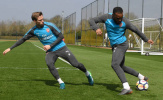 Lacazette tập 'múa dẻo' trên sân tập của Arsenal