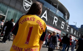CĐV Arsenal tri ân 'chỉ có một Wenger' trước giờ G