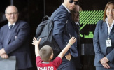 CR7 phản ứng như thế nào khi một CĐV nhí đến xin chữ ký?