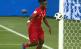 Batshuayi giải thích về màn ăn mừng đá bóng... vào mặt