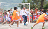HLV Park Hang-seo chơi bóng cùng học sinh nghèo vùng cao Hà Giang