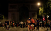 2 CĐV chết thương tâm ngày Pháp vô địch World  Cup