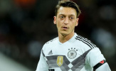 'Bóng ma Ozil đã biến mất, cậu ta chơi như *** suốt những năm qua'