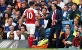 Việc Unai Emery đưa Mesut Ozil lên ghế dự bị khiến CĐV Arsenal thích thú