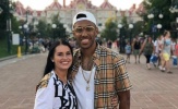 Mặc chỉ trích, 'Thảm họa' Arsenal diện đẹp thăm thú Disneyland