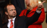 Ủng hộ Mourinho, fan MU giăng biểu ngữ khó tin phản đối Ed Woodward
