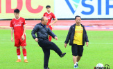 Trở lại Việt Nam, HLV Park Hang-seo 'vi hành' tuyển quân chiến AFF Cup 2018