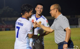 'Bỏ quên' Nghiêm Xuân Tú, HLV Park Hang-seo đợi gần 10 phút để bắt tay Thanh Trung, Huy Hùng