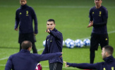 Ronaldo chỉ mặt đồng đội, Juventus chờ hạ Man Utd