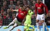 Scott McTominay đã khiến hàng tiền vệ Barca chật vật thế nào?