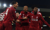 SỐC: Van Dijk đã 'ôm trọn' Pique đúng nghĩa