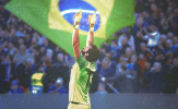 Sau 9 năm, Alisson làm được điều Schmeichel, Cech, Neuer không thể làm