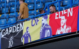 Chelsea gỡ băng rôn của Hazard khỏi Stamford Bridge