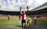CHÍNH THỨC: Rời bỏ sân cỏ, Van Persie tái ngộ Ferdinand ở vai trò mới