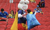 CĐV Nhật Bản dọn sạch rác trên khán đài dù đội nhà chưa thi đấu