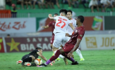 Va chạm mạnh, thủ môn ĐT Việt Nam gặp sự cố 'kinh hoàng'