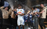 Dàn sao Leeds United quẩy tưng bừng, mừng suất thăng hạng Premier League