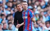 Wharton ngồi ngoài lễ mừng FA Cup sau khi bị De Bruyne sút trúng đầu