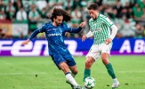 Marc Cucurella áp đảo Antony trong mắt CĐV Real Betis