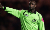 Trọng tài da màu đầu tiên ở Premier League qua đời