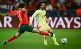 Lý do Cucurella bị la ó và huýt sáo mỗi khi chạm bóng ở trận thua Bồ Đào Nha
