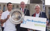 Van Bronckhorst trở lại Premier League, Liverpool không ngại tái cấu trúc