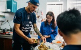 Hendrio 'xắn tay áo vào bếp', tham gia hoạt động ý nghĩa cùng Hà Nội FC