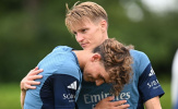 Odegaard dìu dắt hai sao trẻ 15 tuổi của Arsenal