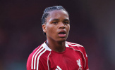 Liverpool chi 300 triệu bảng, nhưng bất ngờ lớn nhất lại là một cậu bé 16 tuổi